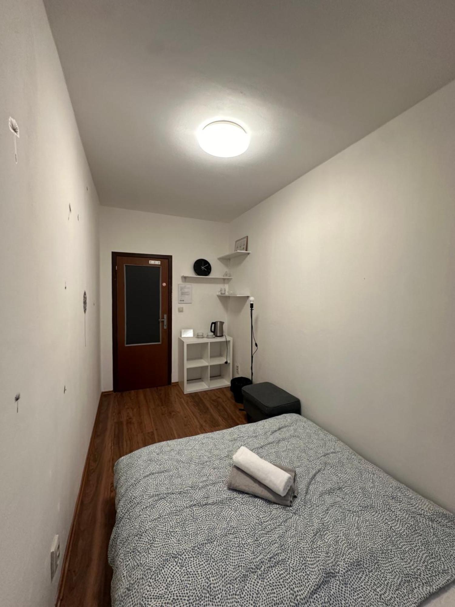 Room 1 Km From Center Bratislava Exterior photo